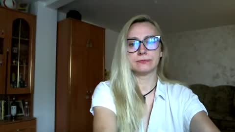 Melly online show from 06.24.26