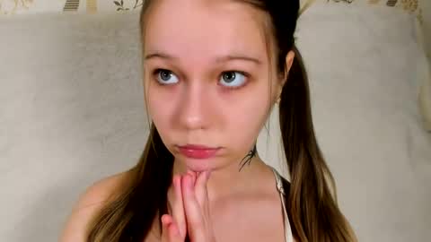 MelMooon online show from 02.15.26