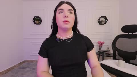 Snapshot of meloddysky chatting on 11.10.25 Meloddy online show from 11.10.25