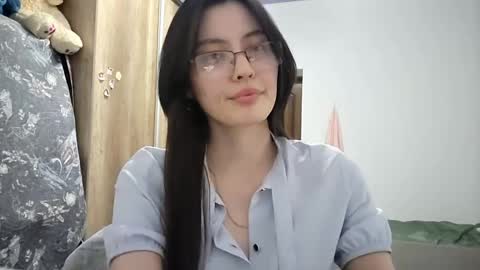 Snapshot of melodeehayden chatting on 05.06.26 Nika online show from 05.06.26