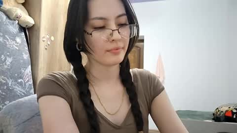Snapshot of melodeehayden chatting on 05.08.26 Nika online show from 05.08.26