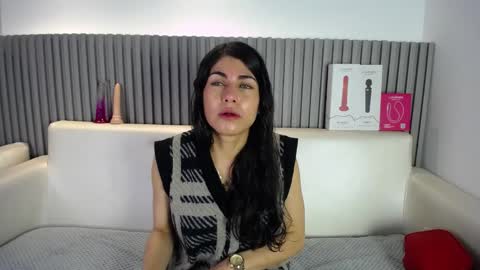 Snapshot of melodiroux_ chatting on 04.25.26 Melodi online show from 04.25.26