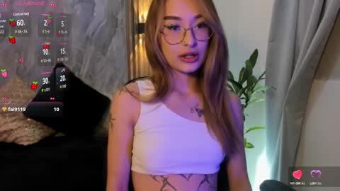 Snapshot of melodylanee chatting on 10.10.25 melodylanee online show from 10.10.25