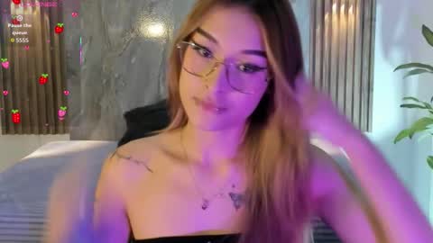 Snapshot of melodylanee chatting on 11.10.25 melodylanee online show from 11.10.25