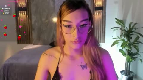 Snapshot of melodylanee chatting on 11.18.25 melodylanee online show from 11.18.25