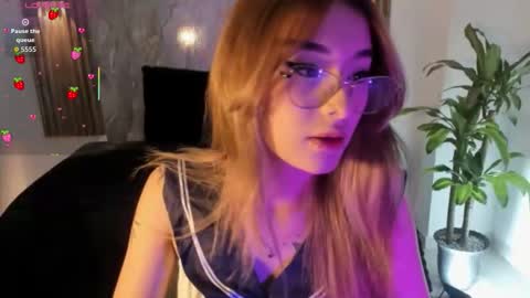 Snapshot of melodylanee chatting on 11.27.25 melodylanee online show from 11.27.25