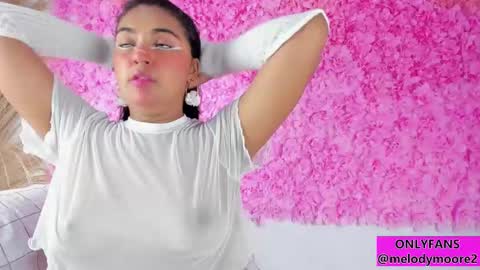 Snapshot of melodymoore_ chatting on 11.09.25 Melody online show from 11.09.25