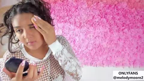 Snapshot of melodymoore_ chatting on 12.13.25 Melody online show from 12.13.25