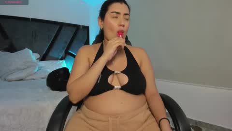 Snapshot of melodysnow chatting on 10.26.25 melodysnow online show from 10.26.25