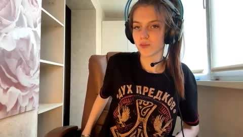 Snapshot of melonygriffen chatting on 10.01.25 Hi Im Aria 18 years old online show from 10.01.25