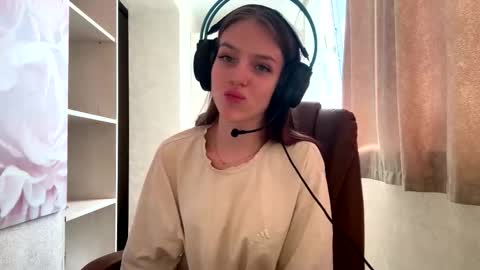 Snapshot of melonygriffen chatting on 10.03.25 Hi Im Aria 18 years old online show from 10.03.25