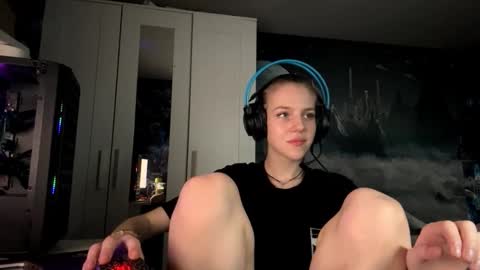 Snapshot of melonygriffen chatting on 10.12.25 Hi Im Aria 18 years old online show from 10.12.25