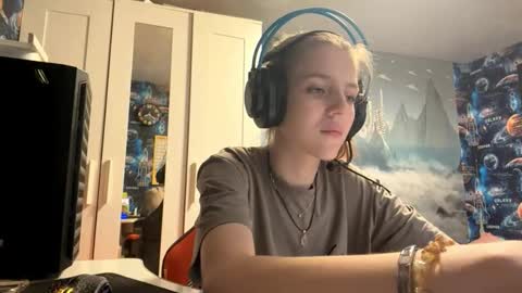 Snapshot of melonygriffen chatting on 10.15.25 Hi Im Aria 18 years old online show from 10.15.25