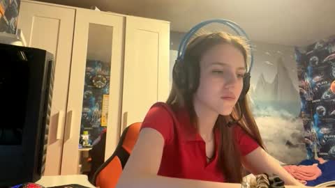 Snapshot of melonygriffen chatting on 10.16.25 Hi Im Aria 18 years old online show from 10.16.25