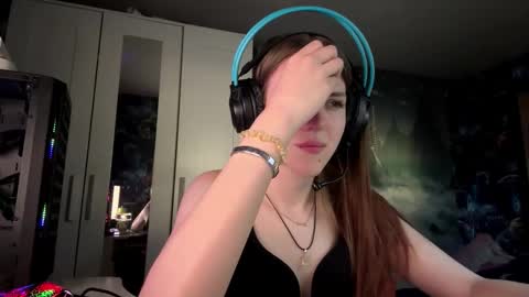 Snapshot of melonygriffen chatting on 10.17.25 Hi Im Aria 18 years old online show from 10.17.25