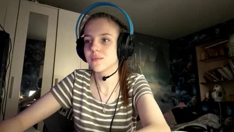 Snapshot of melonygriffen chatting on 10.22.25 Hi Im Aria 18 years old online show from 10.22.25