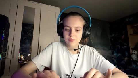 Snapshot of melonygriffen chatting on 10.24.25 Hi Im Aria 18 years old online show from 10.24.25