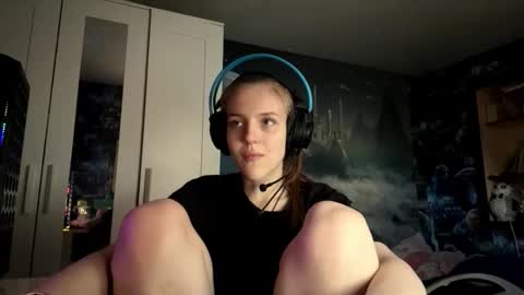 Snapshot of melonygriffen chatting on 10.25.25 Hi Im Aria 18 years old online show from 10.25.25