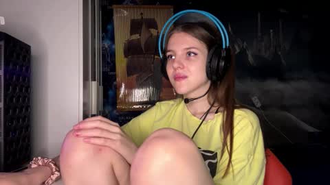 Snapshot of melonygriffen chatting on 11.09.25 Hi Im Aria 18 years old online show from 11.09.25