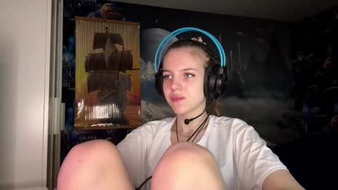 Snapshot of melonygriffen chatting on 11.12.25 Hi Im Aria 18 years old online show from 11.12.25