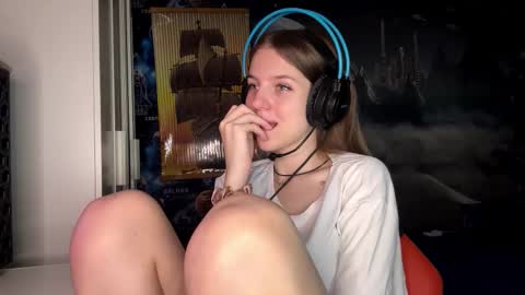 Snapshot of melonygriffen chatting on 11.14.25 Hi Im Aria 18 years old online show from 11.14.25