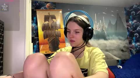 Snapshot of melonygriffen chatting on 12.15.25 Hi Im Aria 18 years old online show from 12.15.25