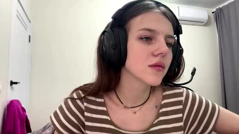 Snapshot of melonygriffen chatting on 01.18.26 Hi Im Aria 18 years old online show from 01.18.26