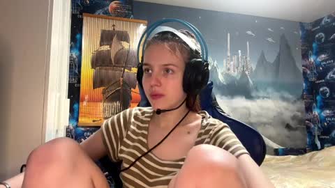 Snapshot of melonygriffen chatting on 04.09.26 Hi Im Aria 18 years old online show from 04.09.26