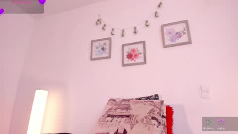 Snapshot of mely_rosee chatting on 05.08.26 online show from 05.08.26