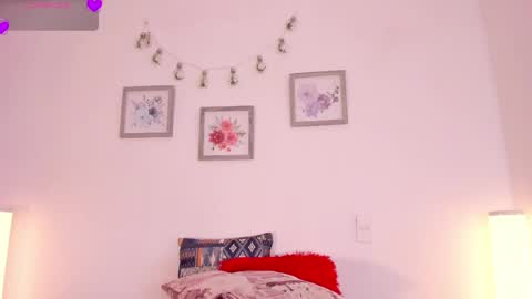 Snapshot of mely_rosee chatting on 05.21.26 online show from 05.21.26