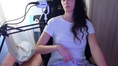 Snapshot of memisecrets chatting on 09.28.25 Megumi Aina online show from 09.28.25