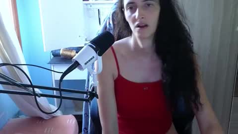 Snapshot of memisecrets chatting on 10.08.25 Megumi Aina online show from 10.08.25