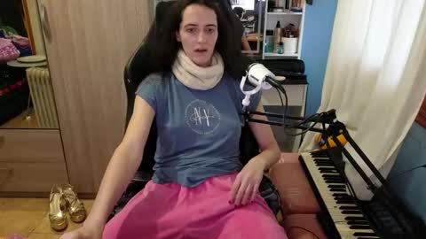 Snapshot of memisecrets chatting on 12.21.25 Megumi Aina online show from 12.21.25