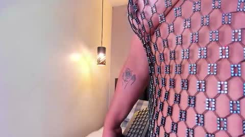 Snapshot of memphiswilliams chatting on 11.13.25 Memphis Williams online show from 11.13.25