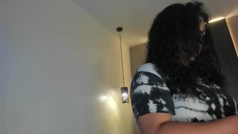 Snapshot of memphiswilliams chatting on 11.19.25 Memphis Williams online show from 11.19.25