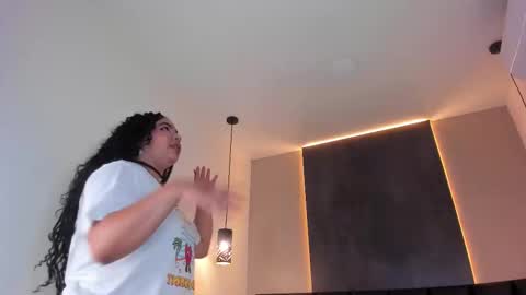 Snapshot of memphiswilliams chatting on 12.15.25 Memphis Williams online show from 12.15.25