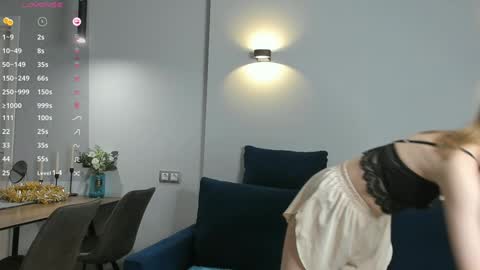 Snapshot of mendaciouss chatting on 12.28.24 Hello My name is Lily online show from 12.28.24