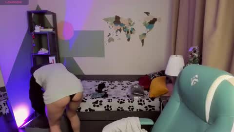 Snapshot of meomeee chatting on 12.17.25 Meo online show from 12.17.25