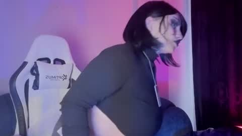 Snapshot of meow_boo chatting on 06.23.26 Aruz online show from 06.23.26