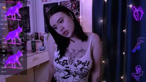 Snapshot of meow_marie chatting on 12.21.25 meow marie online show from 12.21.25