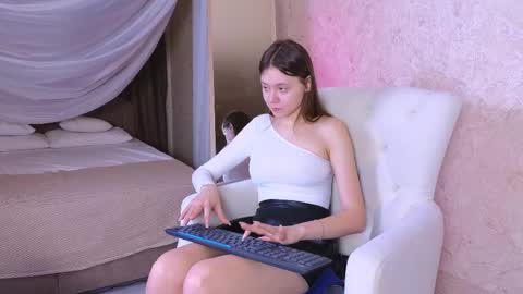 meow_mellie online show from 03.11.25