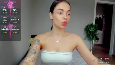 Snapshot of meow_moore chatting on 04.11.26 Megan online show from 04.11.26