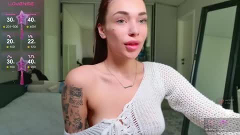 Snapshot of meow_moore chatting on 05.09.26 Megan online show from 05.09.26