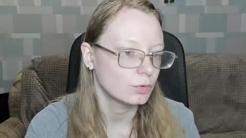 Snapshot of meowcr chatting on 11.30.25 meowcr online show from 11.30.25