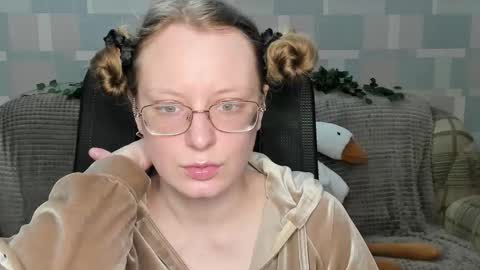 Snapshot of meowcr chatting on 12.13.25 meowcr online show from 12.13.25