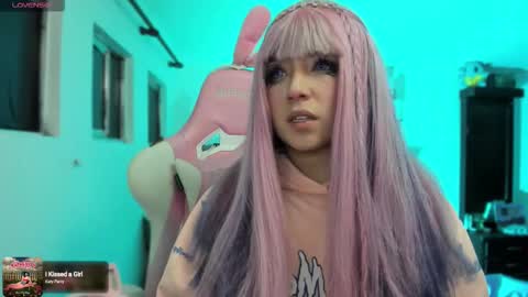 Snapshot of meowmelf chatting on 12.13.25 meowmelf online show from 12.13.25