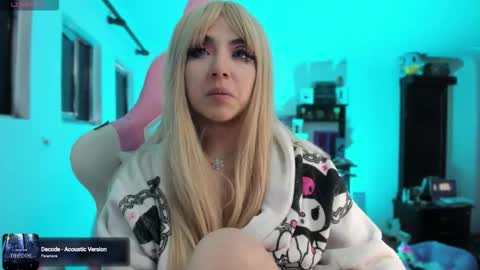 Snapshot of meowmelf chatting on 12.15.25 meowmelf online show from 12.15.25