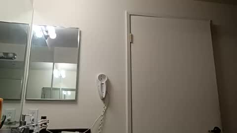 meowzers777 online show from 11.20.25