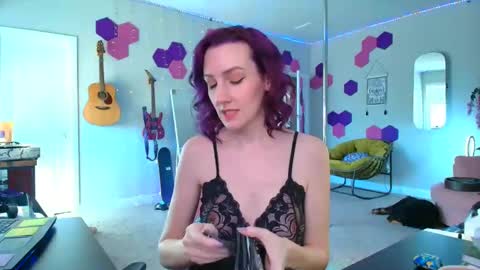 Snapshot of meredithbae chatting on 02.24.25 Meredith Bae online show from 02.24.25