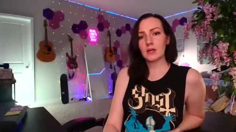 Snapshot of meredithbae chatting on 03.19.26 Meredith Bae online show from 03.19.26